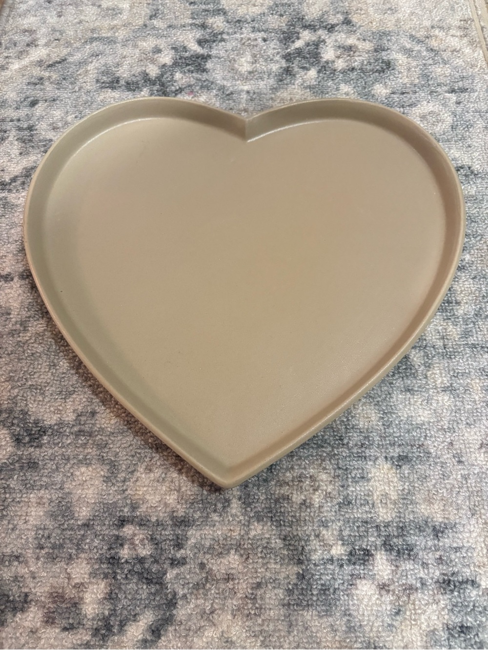 NEW! Pampered Chef Stoneware Heart. Bake a yummy pizza or delicious cookies